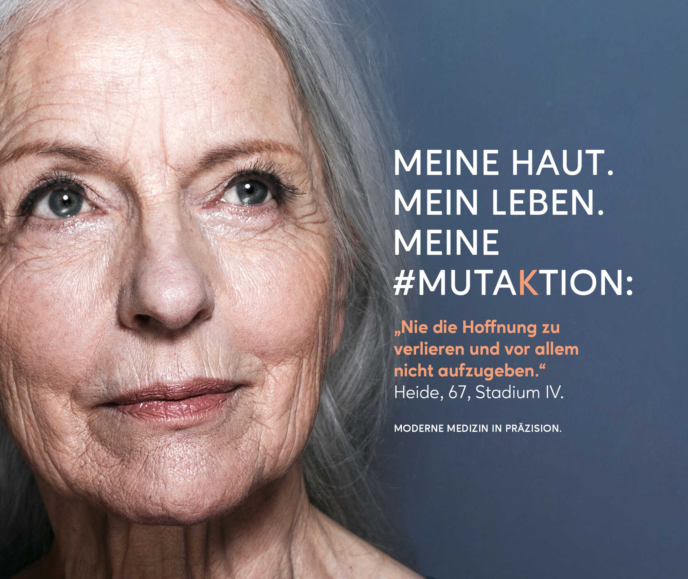 Eine ältere Frau schaut selbstbewusst in die Kamera Eine ältere Frau schaut selbstbewusst in die Kamera
